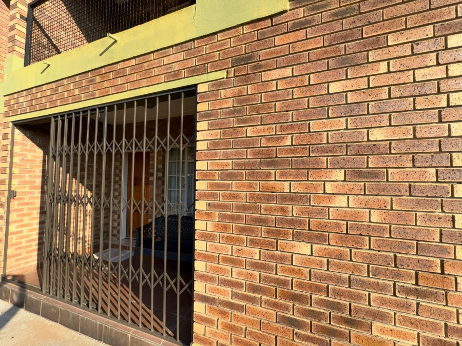 2 Bedroom Property for Sale in Waterval East North West